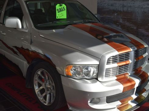 Used 2005 Dodge Ram 1500 Truck 2WD Quad Cab image 2