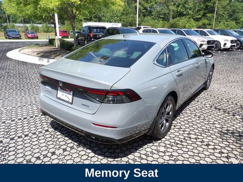 Used 2025 Honda Accord EX-L image 6