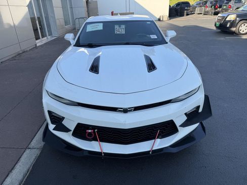 Used 2018 Chevrolet Camaro SS RWD image 8