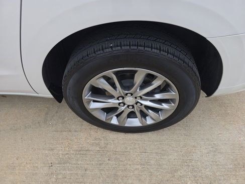 Used 2022 Buick Enclave Avenir w/ Avenir Technology Package image 12