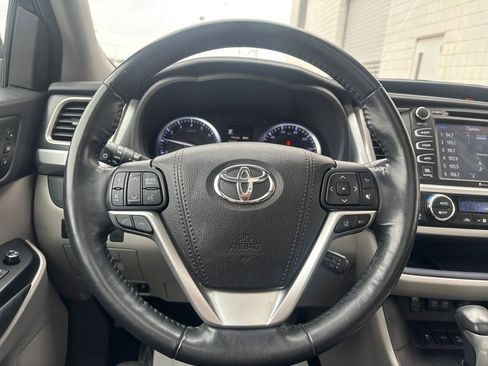 Used 2018 Toyota Highlander Limited Platinum image 19