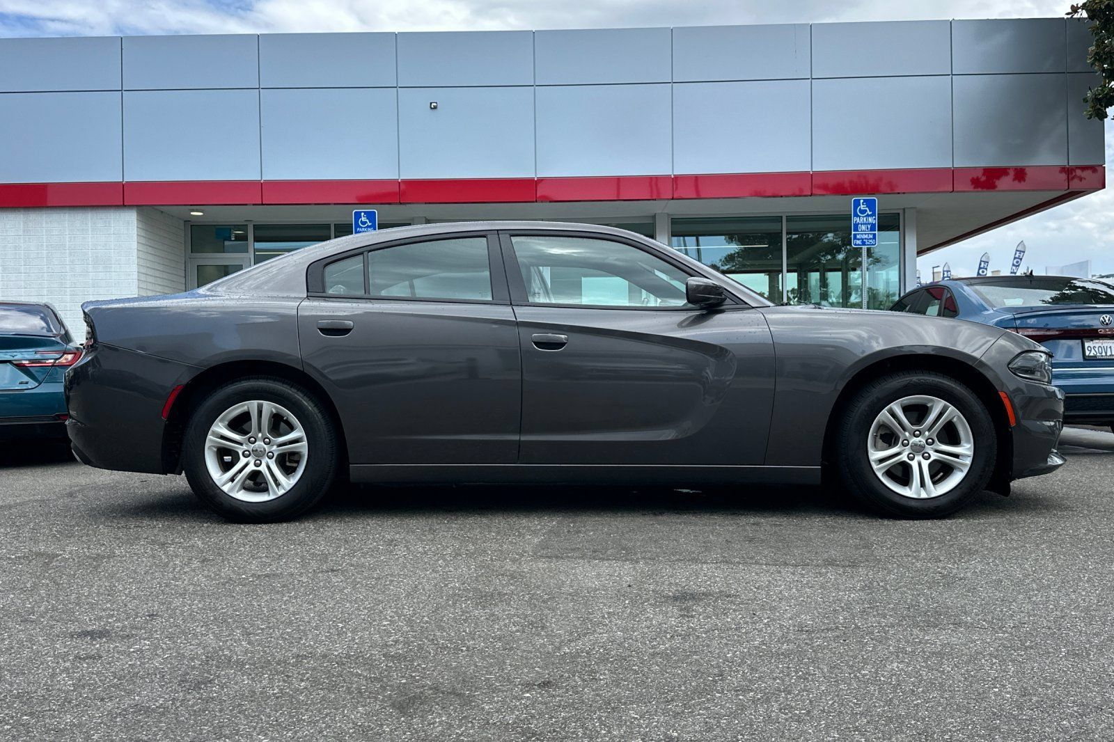 Used 2022 Dodge Charger SXT w/ Leather Interior Group RWD image 3