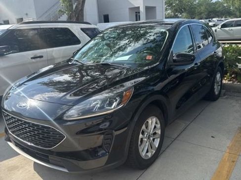 Used 2020 Ford Escape SE image 3