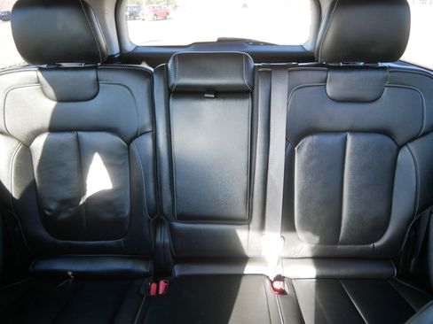 Used 2023 Jeep Grand Cherokee Limited w/ Black Appearance Package image 13