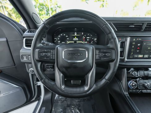 Used 2023 GMC Yukon XL Denali Ultimate image 8