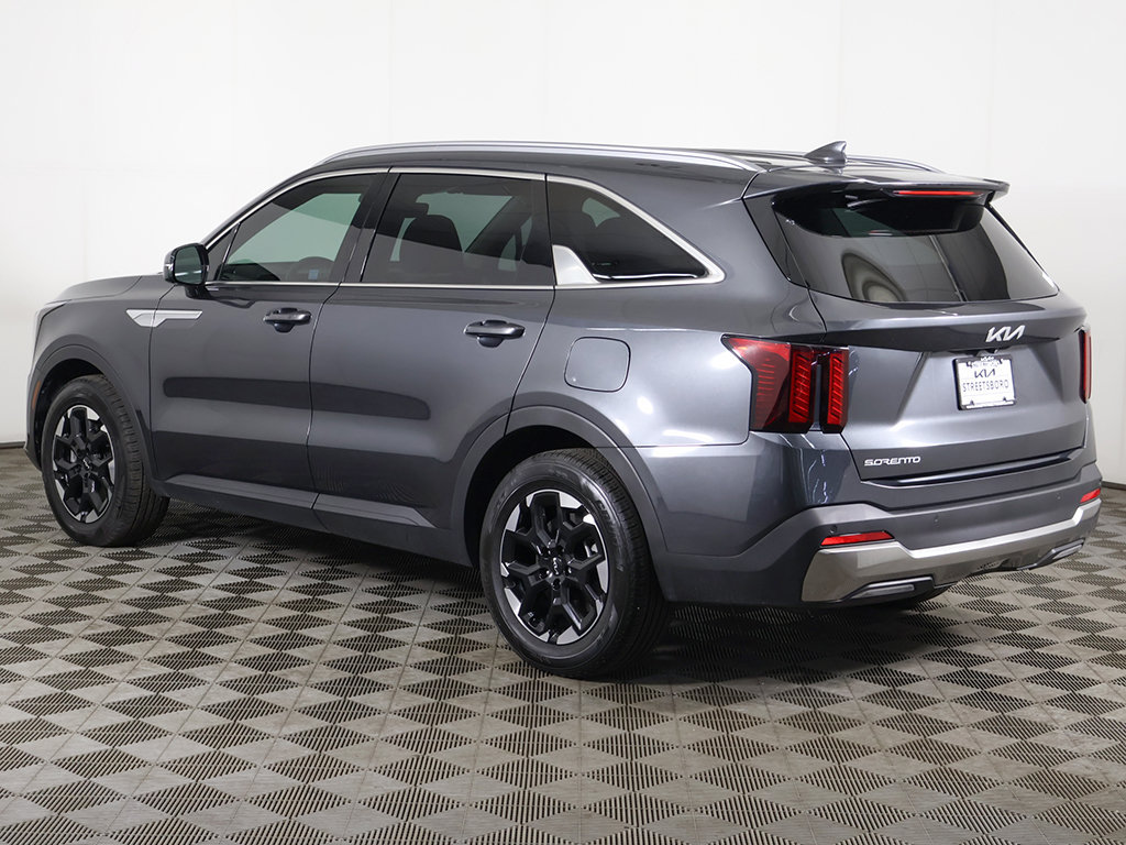 Used 2024 Kia Sorento S w/ Panoramic Sunroof Package FWD image 10
