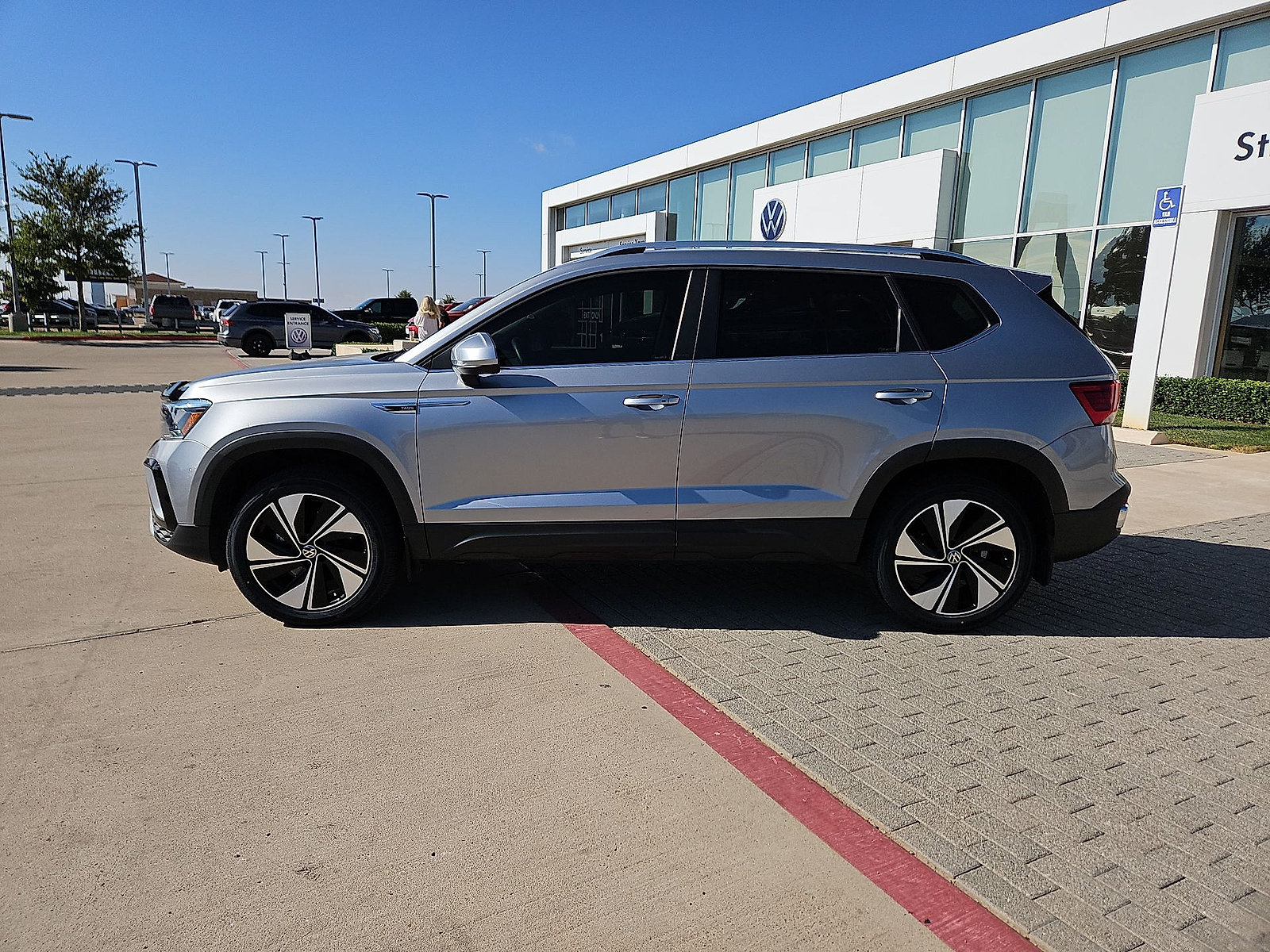 Certified 2024 Volkswagen Taos SE AWD/4WD image 5