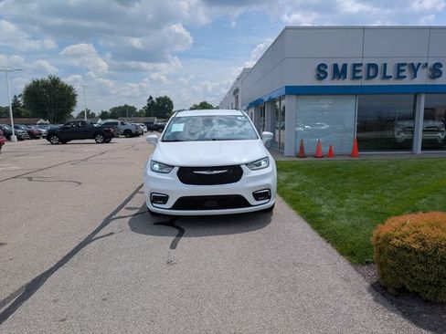 Used 2022 Chrysler Pacifica Touring-L FWD image 25
