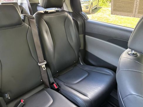 Used 2026 Kia Carnival FWD image 39