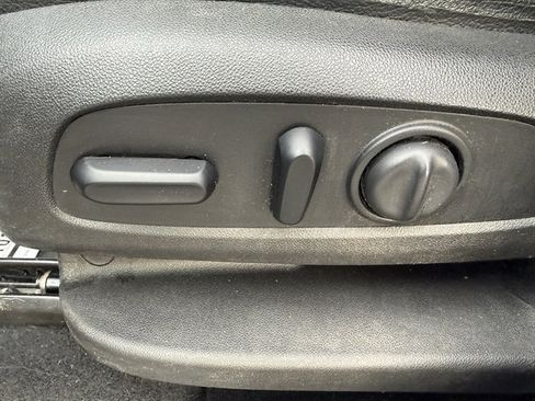 Used 2019 Chevrolet Equinox LT image 11