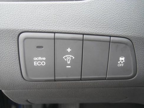 Used 2016 Hyundai Elantra SE image 24