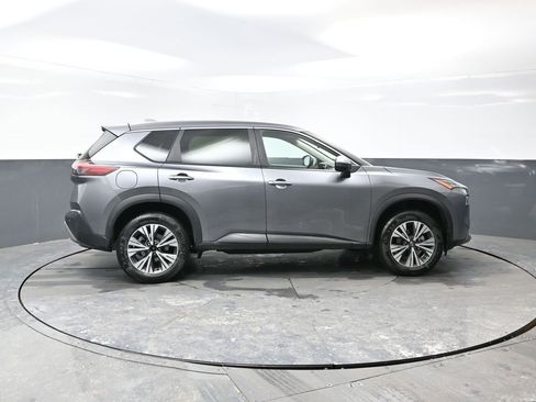Used 2023 Nissan Rogue SV image 4