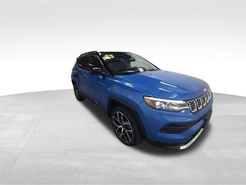 Certified 2025 Jeep Compass Limited w/ Elite Group AWD/4WD image 6