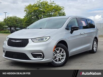 Used 2024 Chrysler Pacifica Touring-L