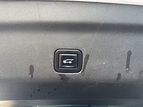 Used 2023 Chevrolet Suburban Z71 image 14