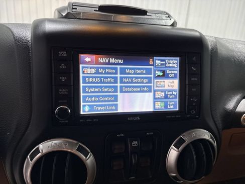 Used 2015 Jeep Wrangler Unlimited Rubicon w/ Dual Top Group AWD/4WD image 15