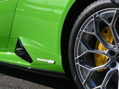 Used 2021 Lamborghini Huracan EVO RWD image 9