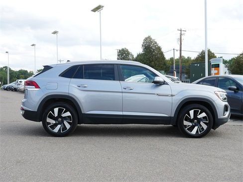 Certified 2024 Volkswagen Atlas Cross Sport SE w/ Panoramic Sunroof Package image 8