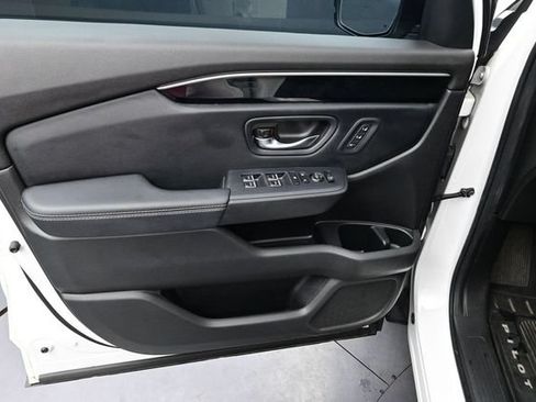 Certified 2023 Honda Pilot Touring image 15