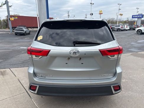 Used 2017 Toyota Highlander Limited image 7