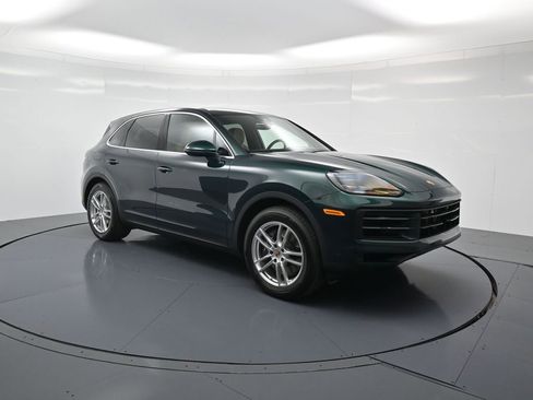 Used 2025 Porsche Cayenne AWD/4WD image 28