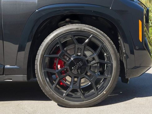 New 2026 BMW XM Label Red image 9