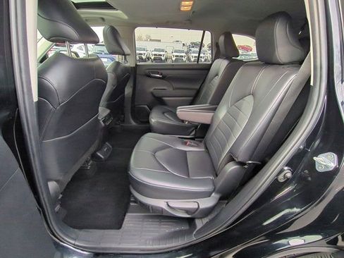 Certified 2024 Toyota Highlander XLE image 16