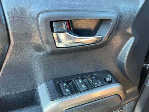 Used 2022 Toyota Tacoma Limited image 29