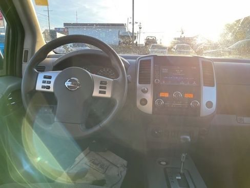Used 2020 Nissan Frontier SV image 11
