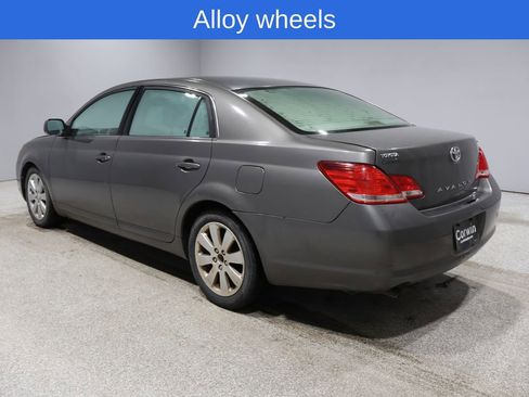 Used 2005 Toyota Avalon XLS image 12