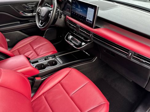 Used 2025 Lincoln Corsair Grand Touring w/ Equipment Group 302A image 15