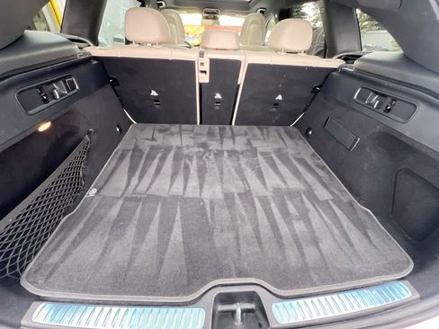 Used 2024 Mercedes-Benz GLC 300 4MATIC image 27