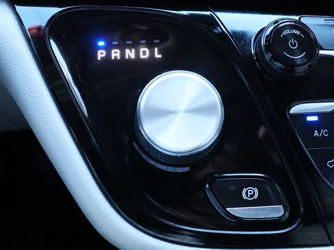 Used 2021 Chrysler Voyager Lxi image 57