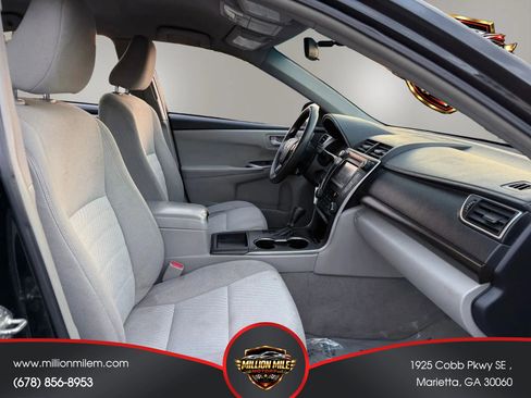 Used 2015 Toyota Camry LE FWD image 18