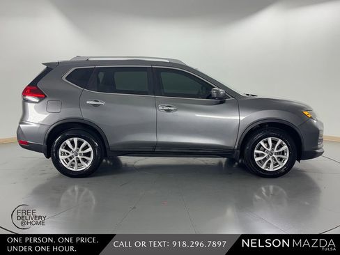 Used 2017 Nissan Rogue SV w/ Sun & Sound Touring Package image 5