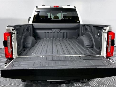 Used 2023 Ford F250 Lariat w/ Lariat Ultimate Package AWD/4WD image 32