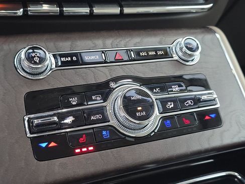 Used 2023 Lincoln Aviator Reserve w/ Elements Package Plus image 28