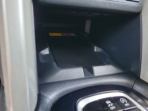 Used 2024 Toyota Corolla Cross LE w/ Moonroof Package FWD image 11
