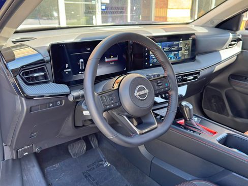 Used 2025 Nissan Kicks SR FWD image 12