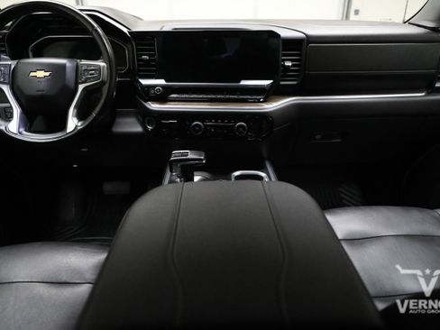 Used 2023 Chevrolet Silverado 1500 LT w/ Leather Package AWD/4WD image 13
