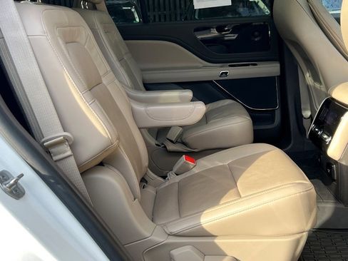 Certified 2022 Lincoln Aviator Reserve w/ Equipment Group 201A image 14