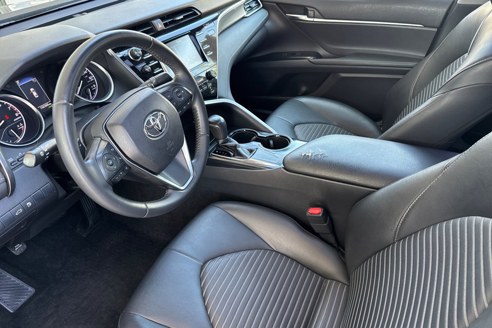 Used 2018 Toyota Camry SE w/ Moonroof Package FWD image 9