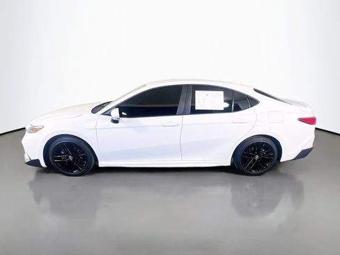 Used 2025 Toyota Camry SE FWD image 5