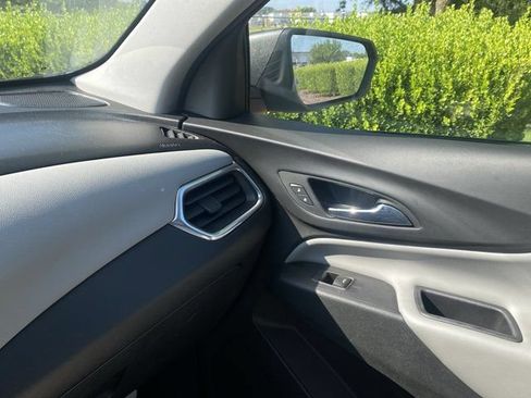 Used 2020 Chevrolet Equinox LS w/ LPO, Floor Liner Package FWD image 17