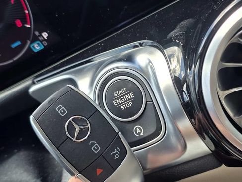 Used 2025 Mercedes-Benz GLB 250 image 18