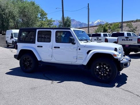 Used 2023 Jeep Wrangler Unlimited Sahara w/ Cold Weather Group AWD/4WD image 6