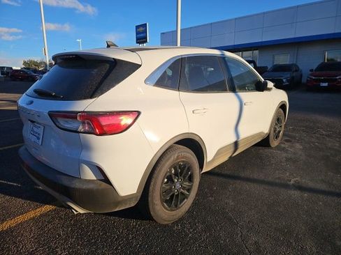 Used 2020 Ford Escape SE image 5