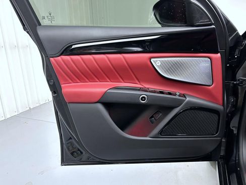 Used 2025 Maserati Grecale Modena image 9