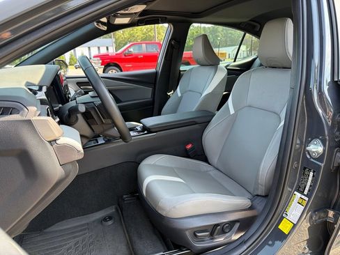 Used 2025 Toyota Camry SE w/ Convenience Package FWD image 18