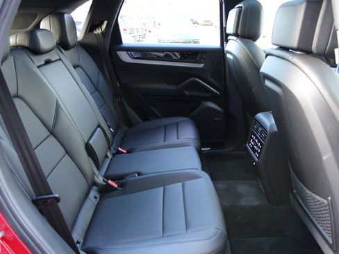 Certified 2024 Porsche Cayenne image 25